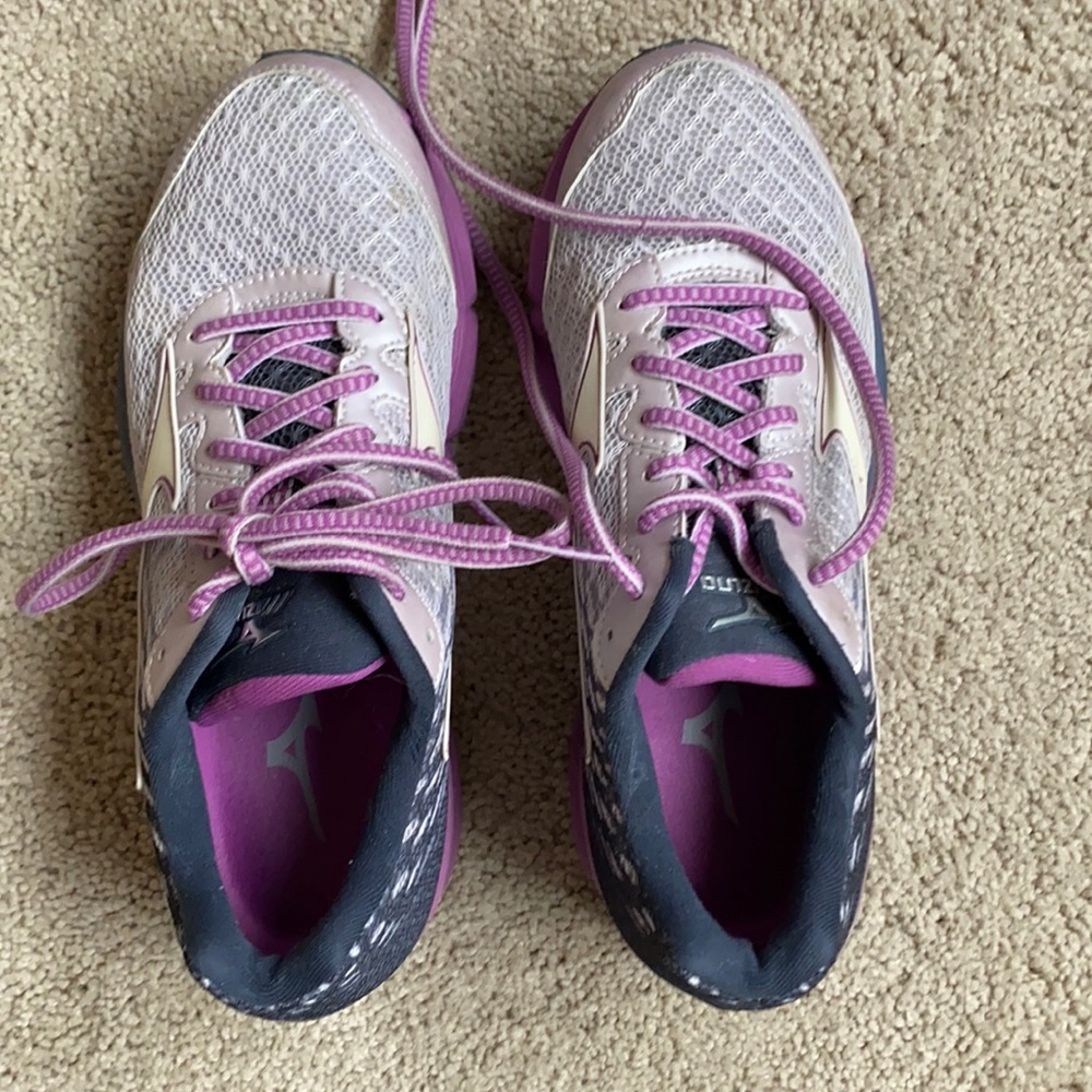 Running Mizuno waverider 19 shoe